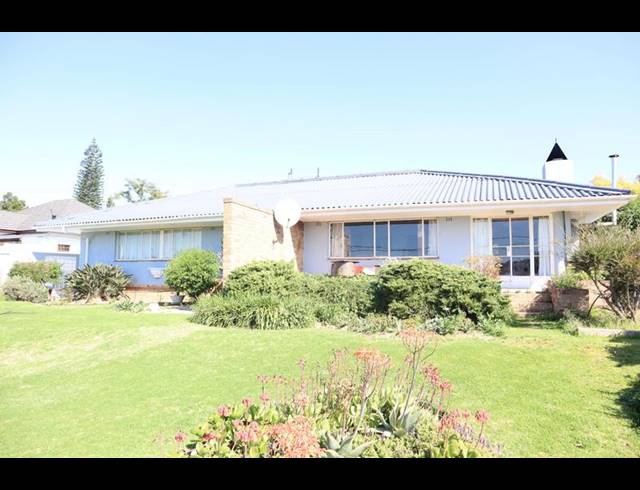 3 BEDROOM HOUSE FOR SALE IN BERGZICHT